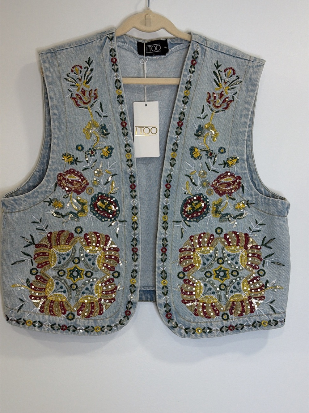 ITOO Embroidered Light Wash Denim Vest in Multicolor - Picture 2 of 3